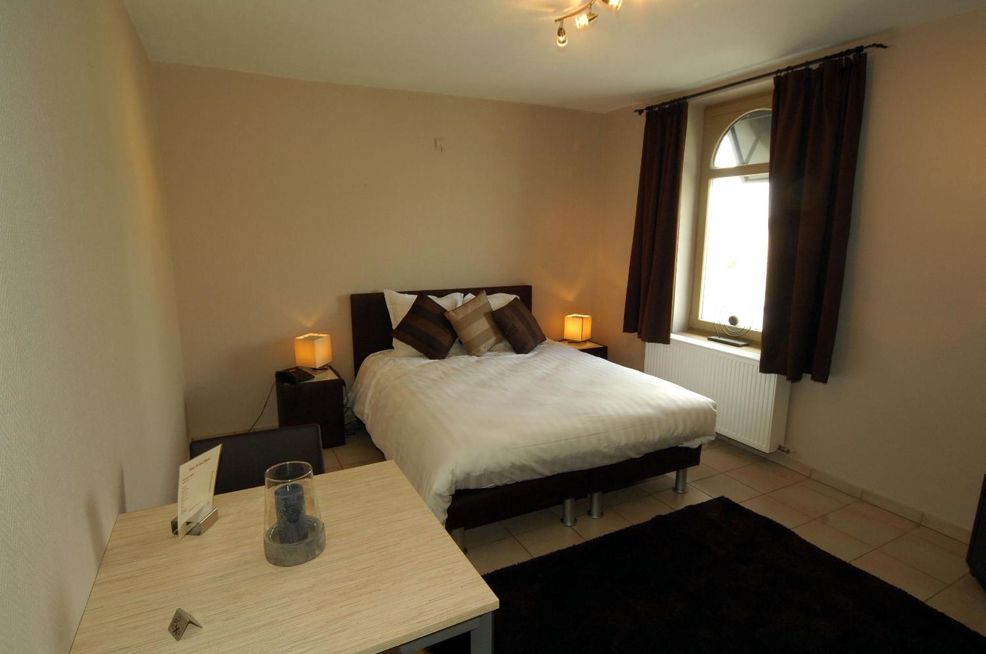 Hotel Le Saint Loup Жамблу Екстериор снимка