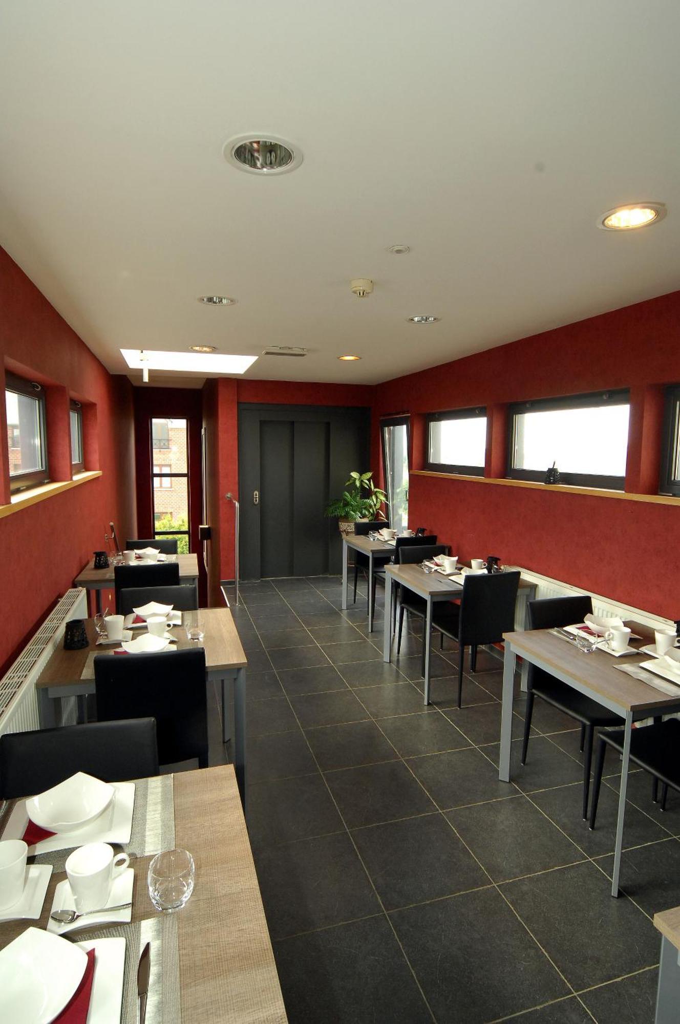 Hotel Le Saint Loup Жамблу Екстериор снимка